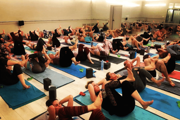 yoga students holding crunches on yoga mats